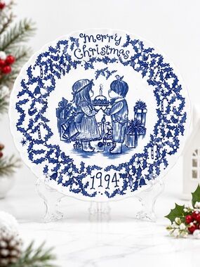 Royal Crownford 1994 Merry Christmas Collector Plate
